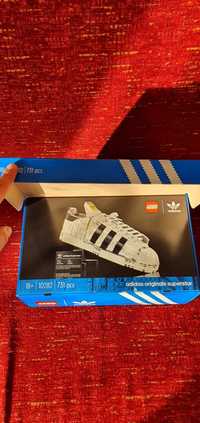 LEGO Creator Expert But adidas Originals Superstar 10282