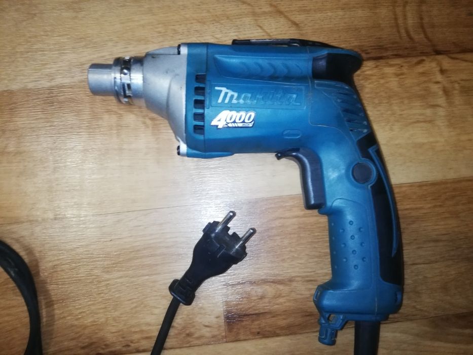 Шуруповерт makita fs4300