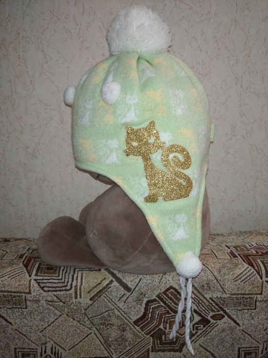 Шапка теплая модная для девочки