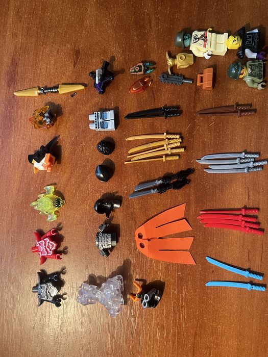 Лего фігурка в наявності оригінал/аналог і аксесуари