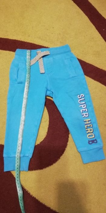 4 sztuki Spodnie dresowe spodenki dresy r. 86