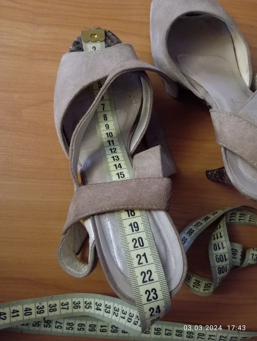 Босоніжки замшеві на високому каблуку