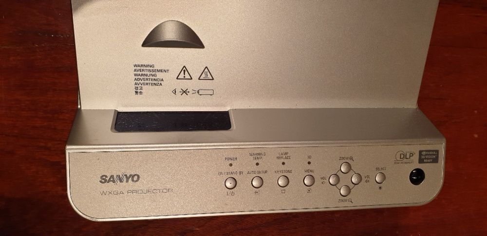 Sanyo PDG-DWL2500 projektor ultrakrótkoogniskowy