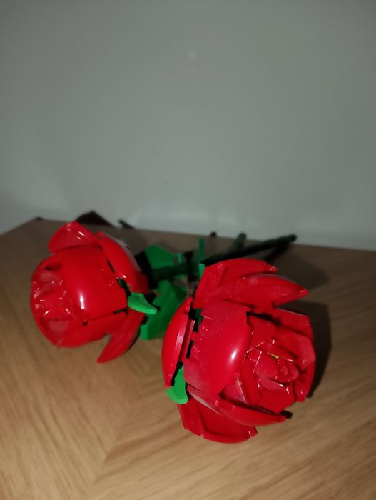 Róże z klocków LEGO
