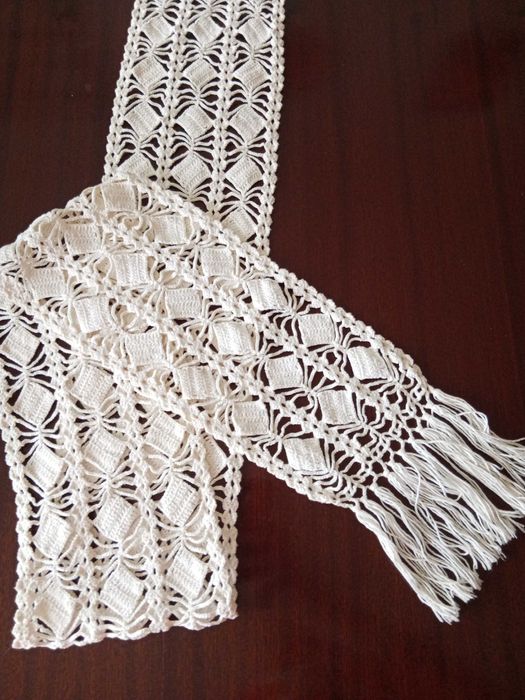 Caminho de mesa 1.90m por 8cm, branco crochê