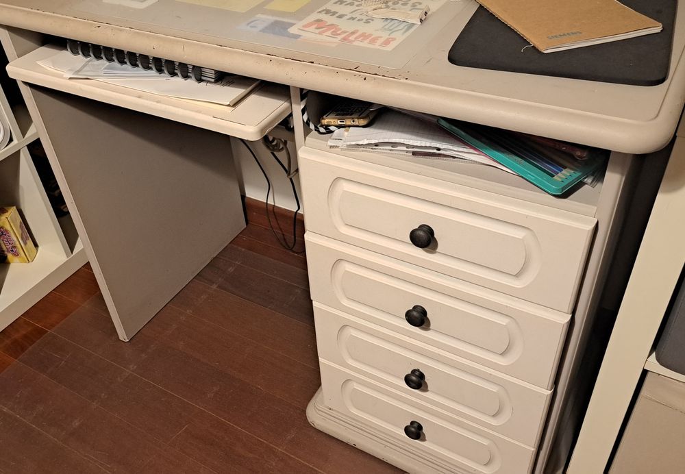 Secretária em madeira