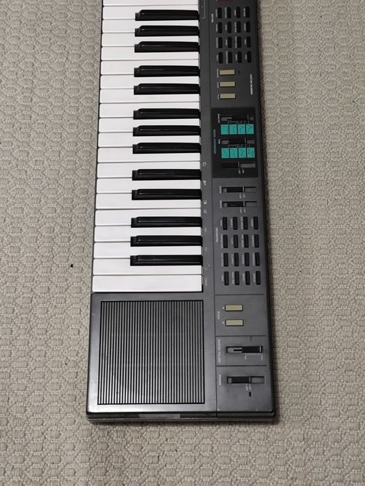 Вінтажний синтезатор Yamaha PSR-21 1986 рік