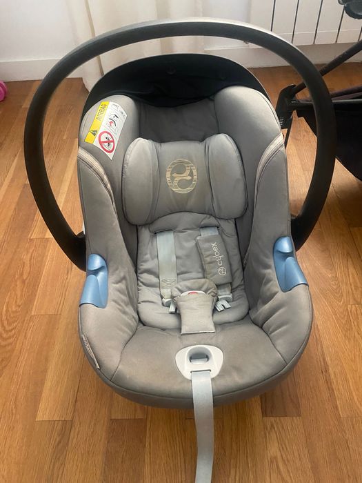 Carrinho passeio e ovo de transporte