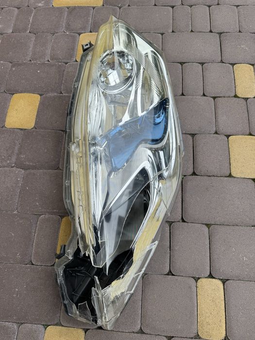 Фара Nissan Leaf 2016 г. Лева