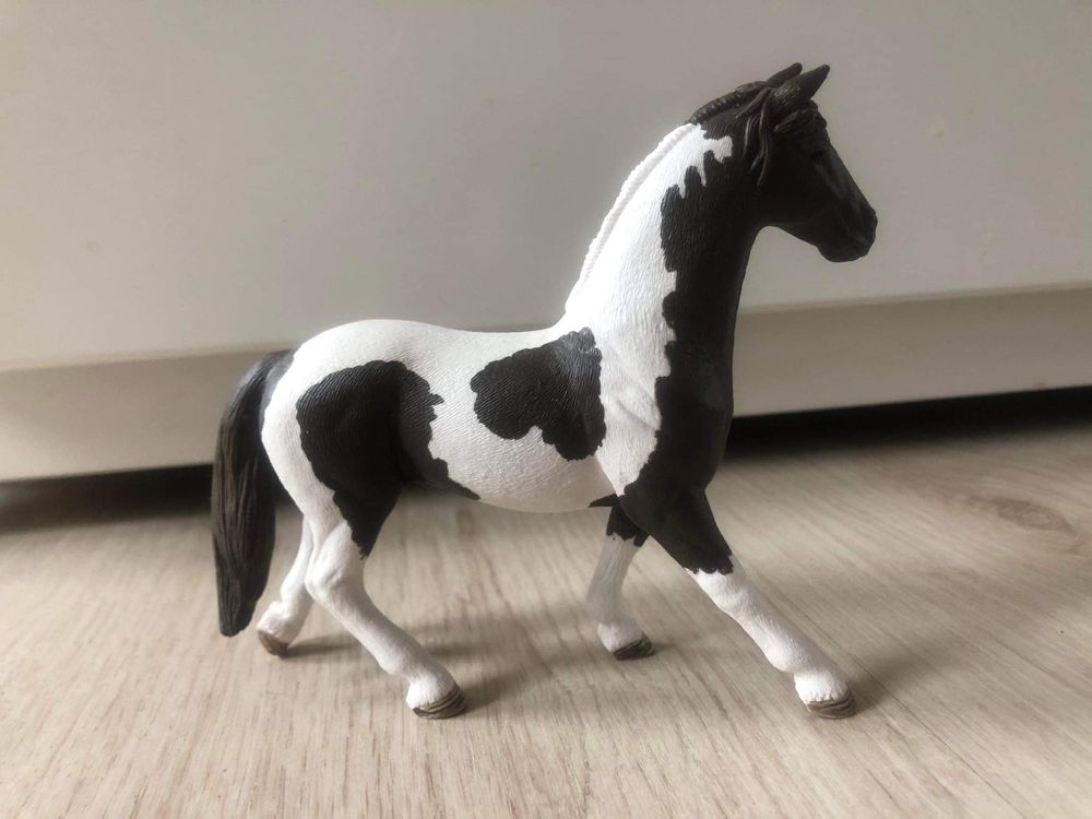 Figurka konia schleich.