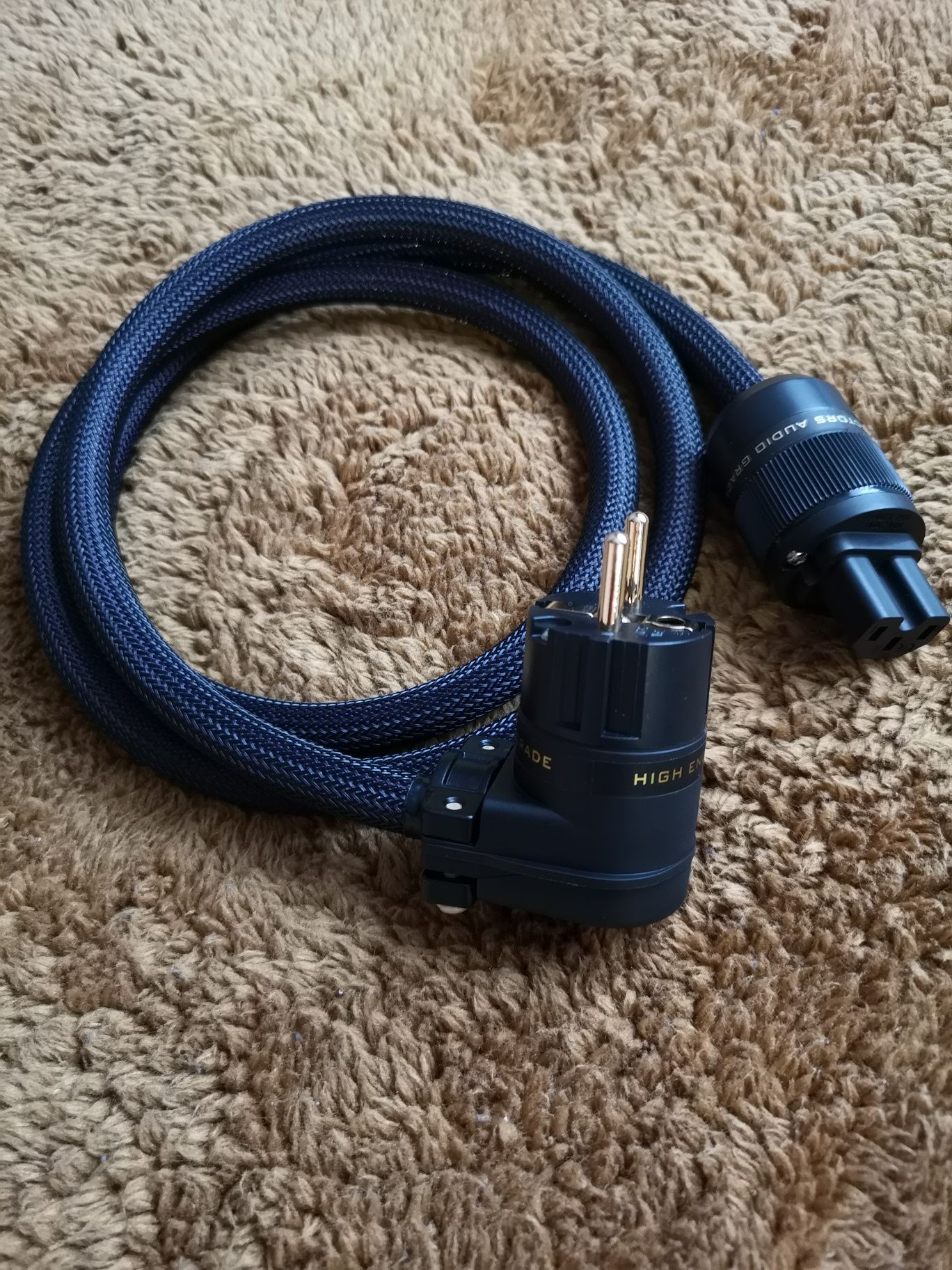 Kabel zasilający Melodika 3x4 mm dł. 1.5 m. Wtyki Schuko pozłacane.