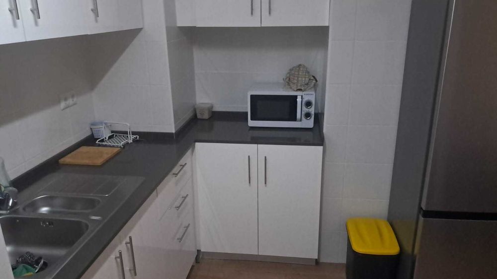 Quarto solteiro perto da estação