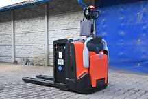 Paleciak elektryczny Toyota BT LPE 200  2000kg 2016rok FHP 399