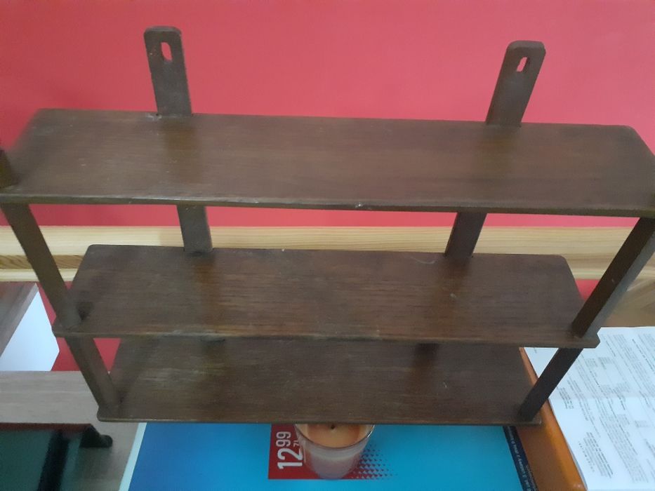 Stara drewniana półeczka do powieszenia