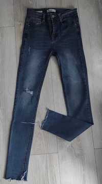 Granatowe spodnie jeansy z kolekcji Pull&Bear - stan idealny XS / 34