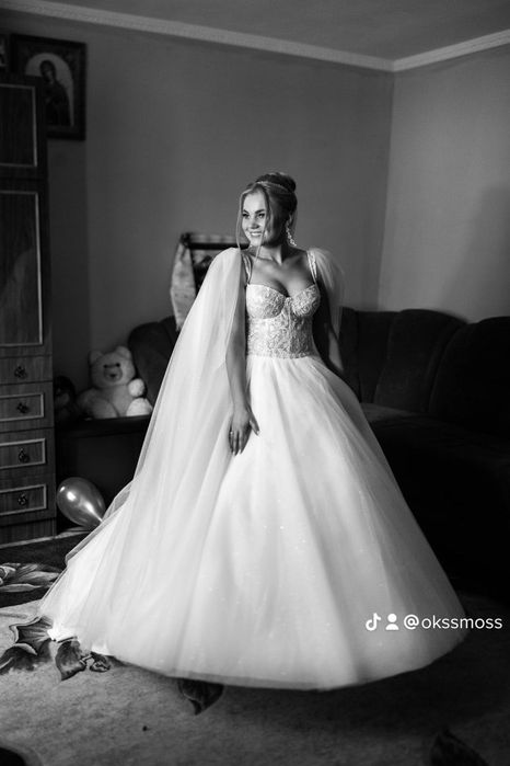 Весільна сукня з неймовірним блиском