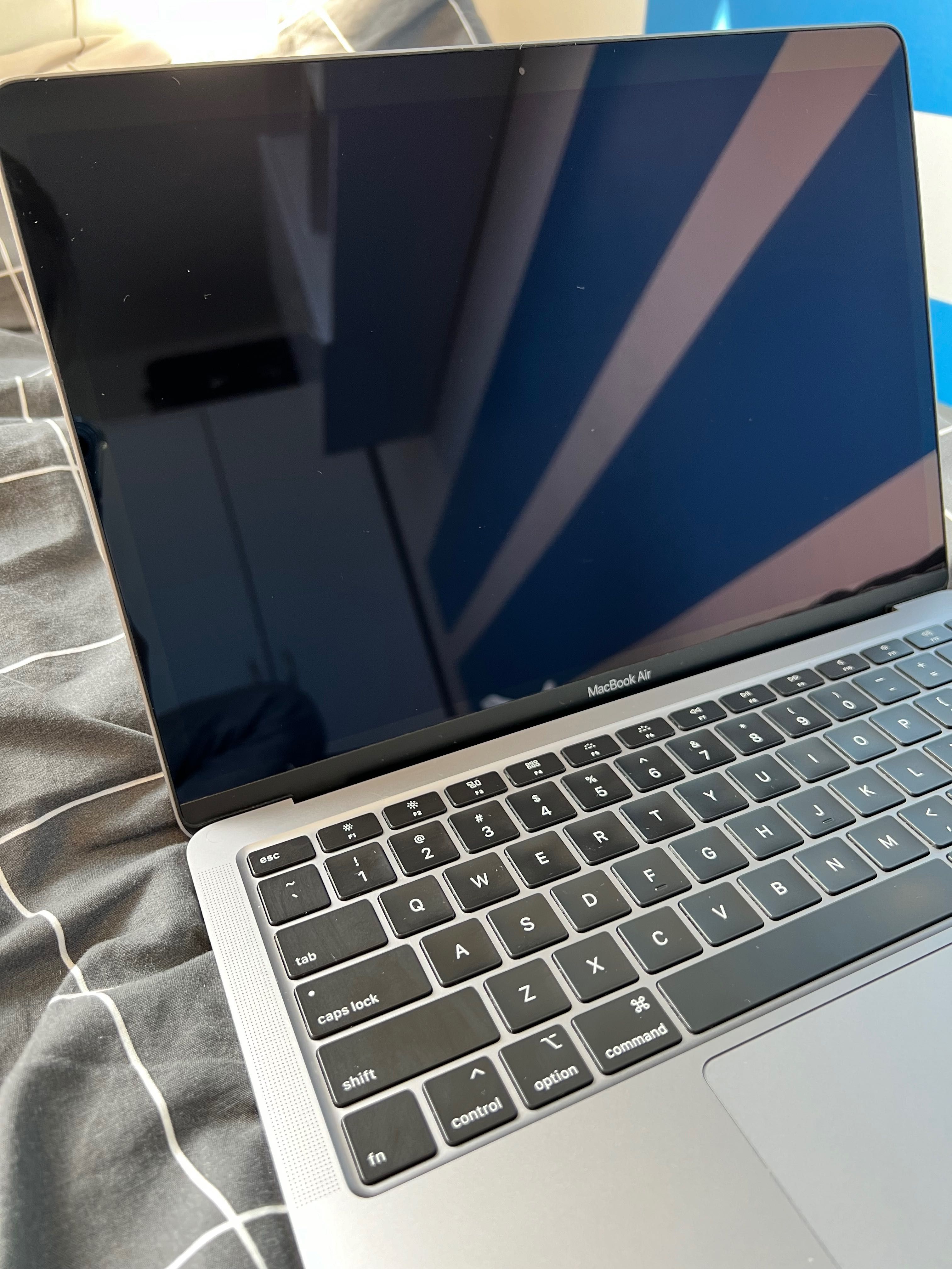 MacBook Air 13 2019 srebrny