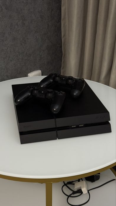 Sony PlayStation 4 + 2 джойстика + Fifa 21