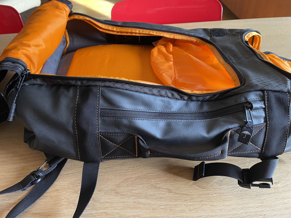 Mochila Timbuk2 nova