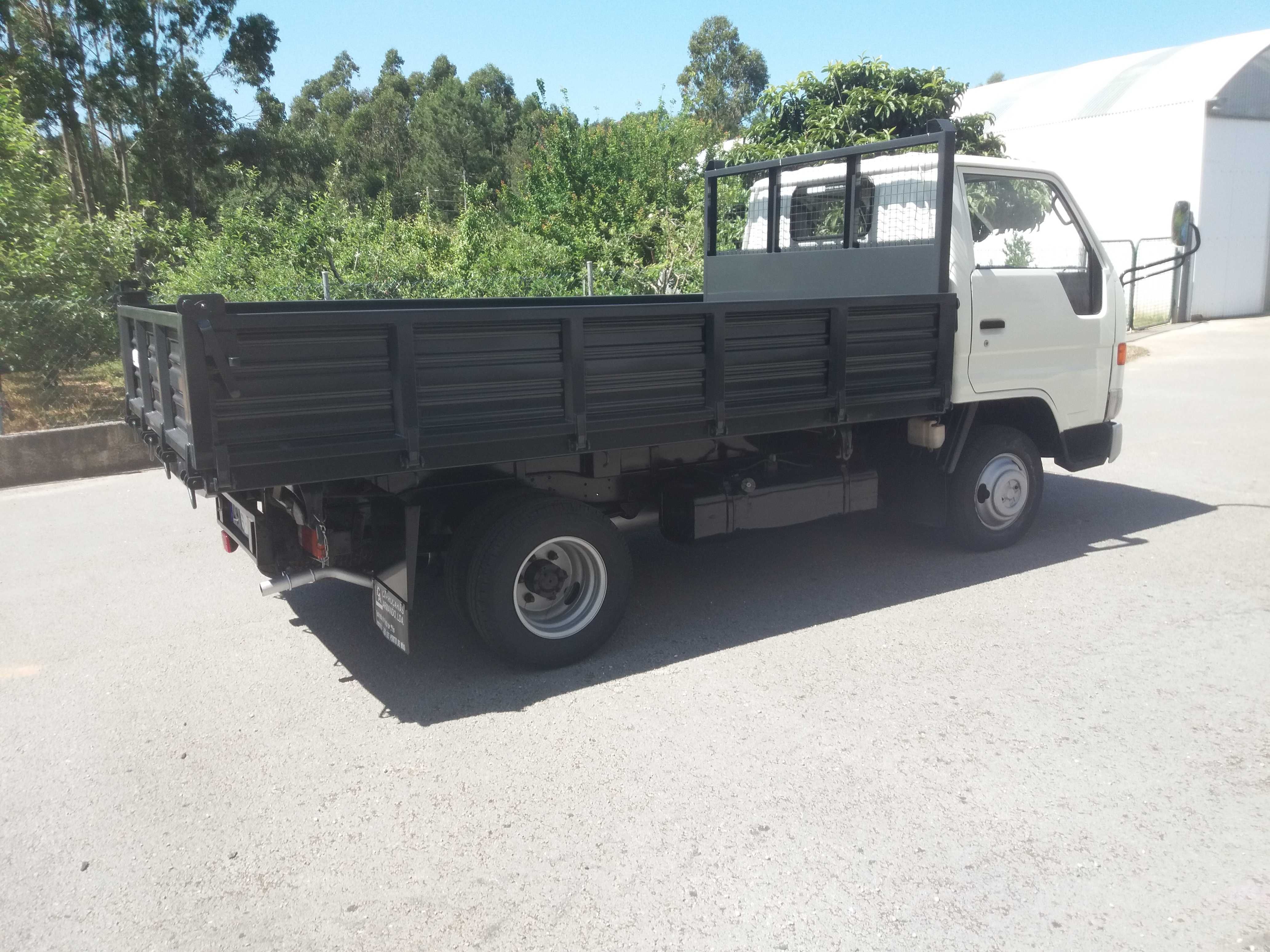 Toyota Dyna 150 Tribasculante