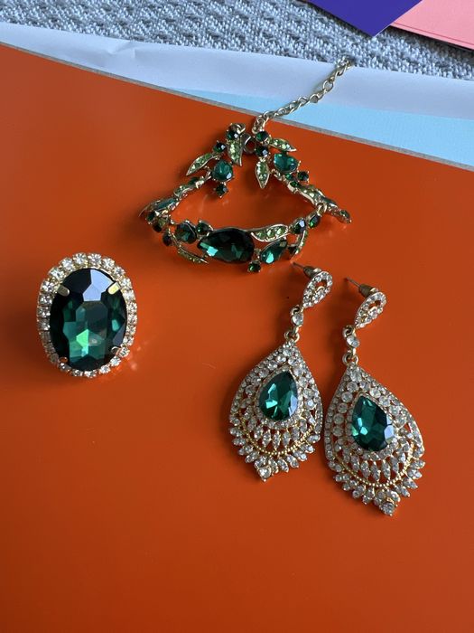 Вишуканий набір прикрас