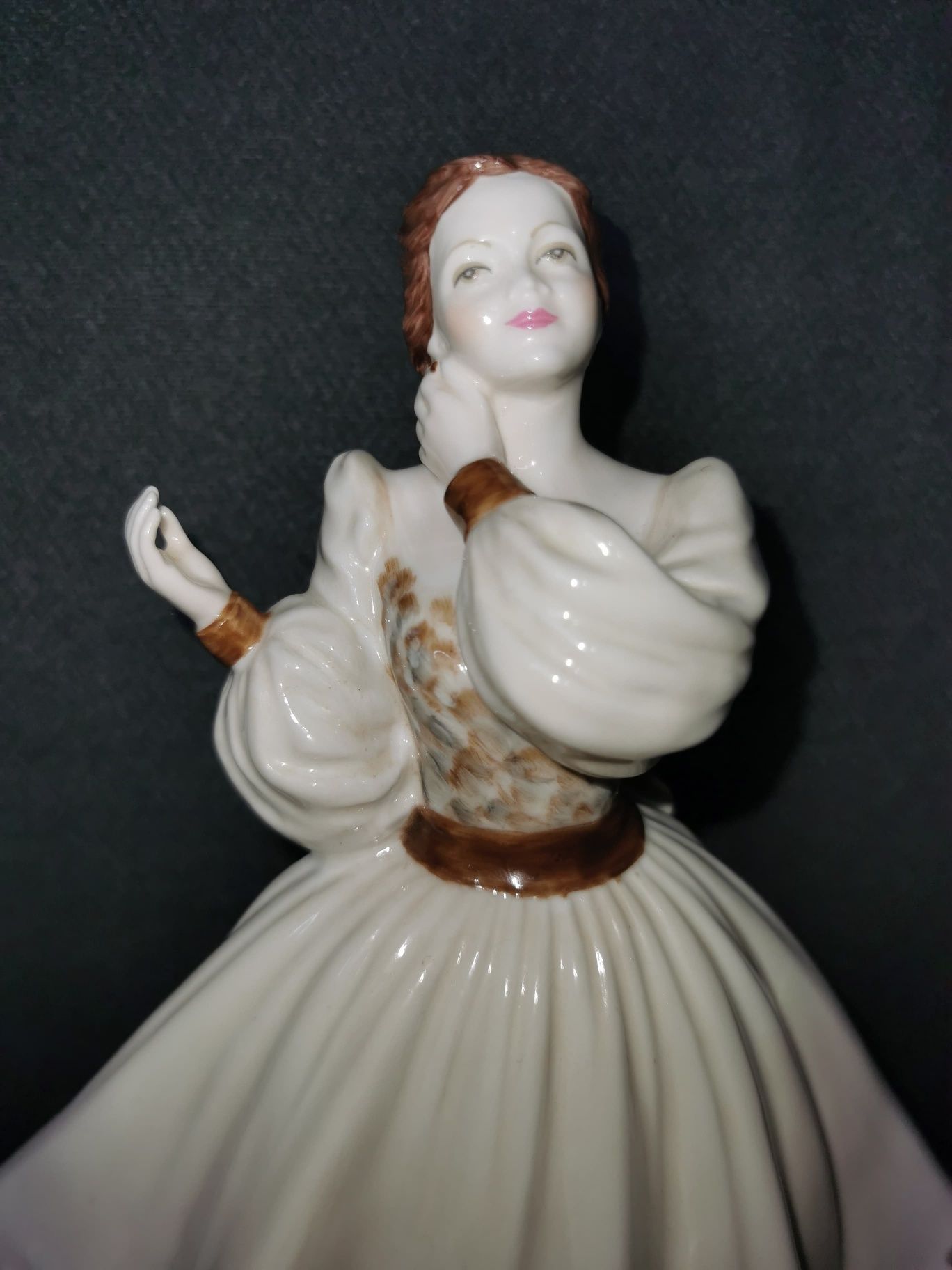 Figurka z porcelany Coalport