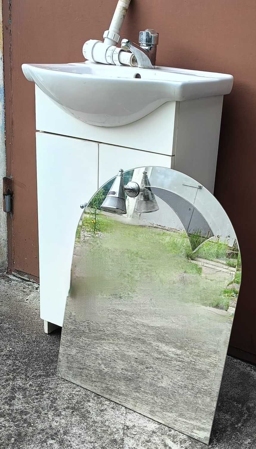 Szafka  łazienkowa  z  umywalką  +  lustro  z  oświetleniem