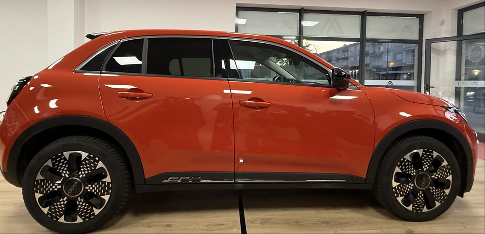 Fiat 600e La Prima Iva dedutivel 400km autonomia