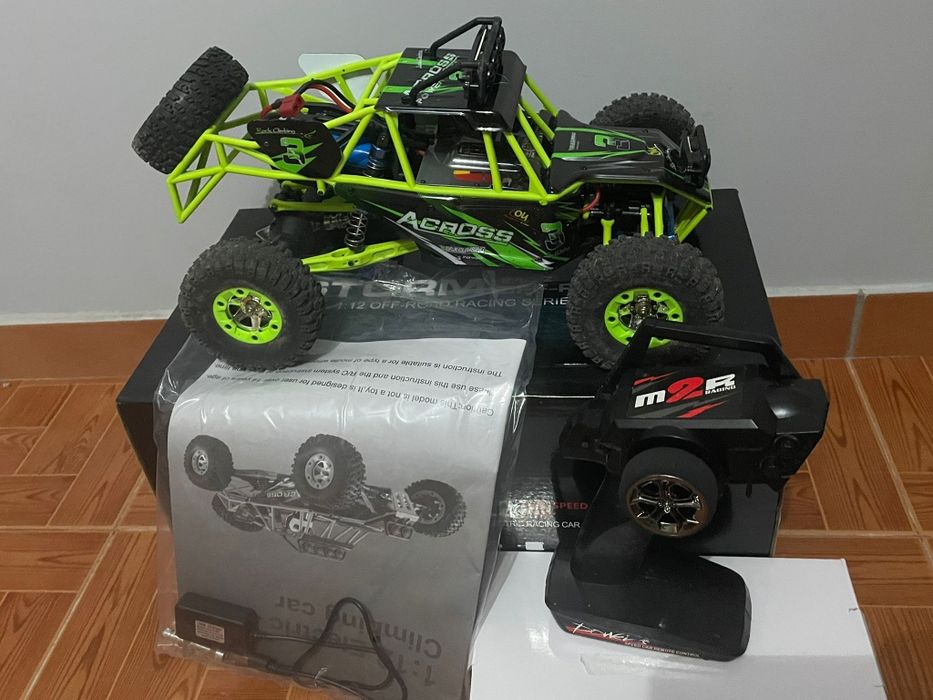 Carro 4X4 rock racer across