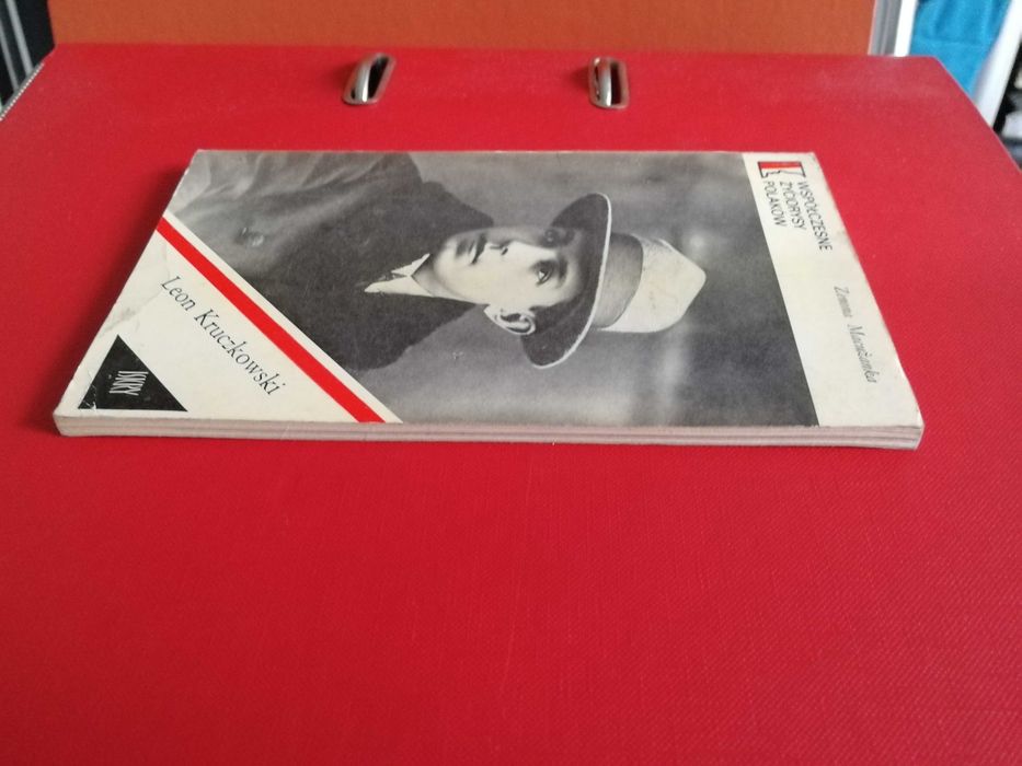 „Leon Kruczkowski” Zenona Macużanka, biografia, Iskry, 1976