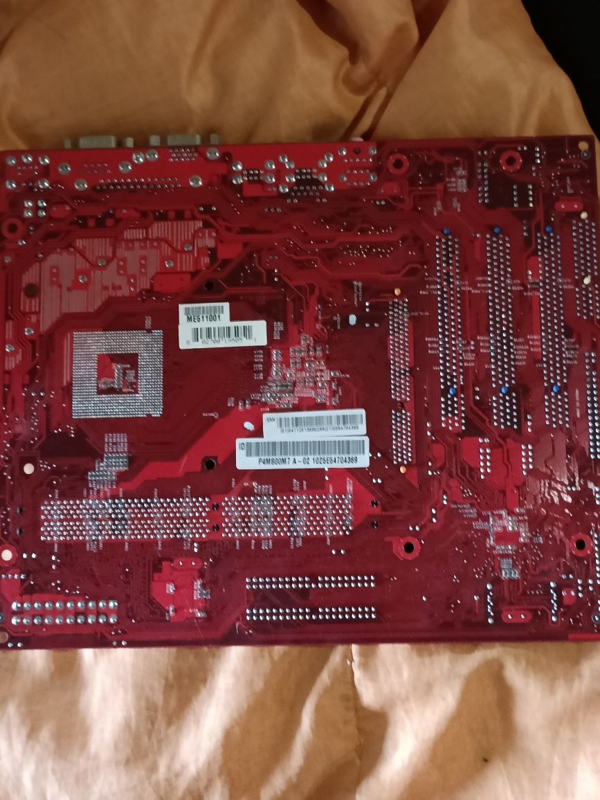 P4M800-M7 A zabytek elektroniczny złom