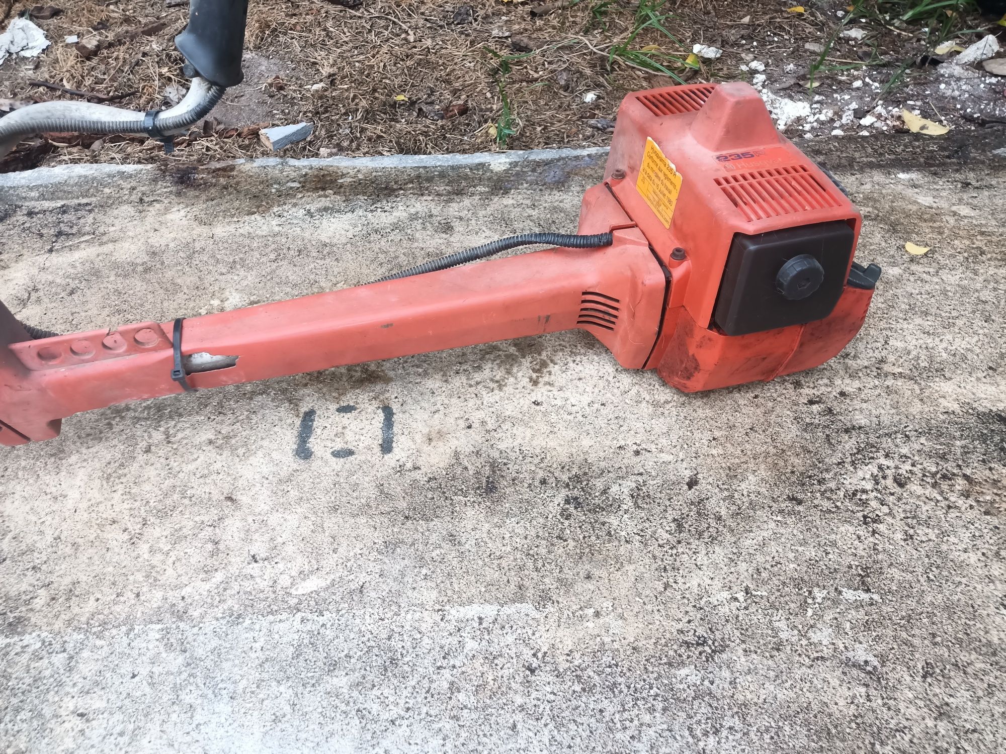 Máquina corta erva