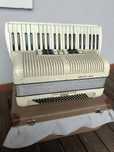 Hohner verdi3M 120 bas.stan dobry do grania waży lekki 6,7 kg.Zamiana