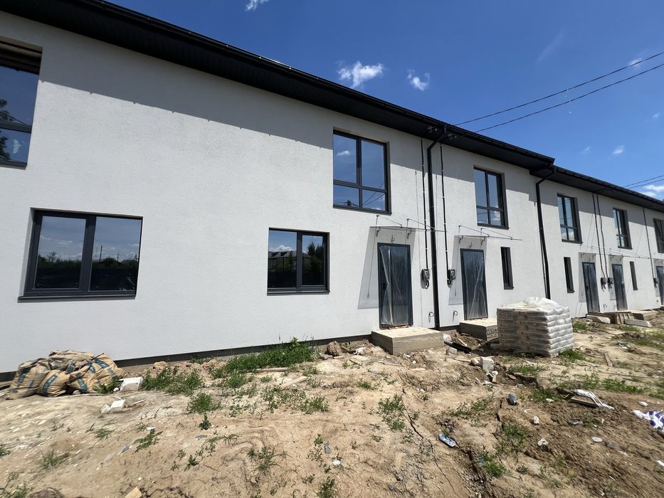 Продам таунхаус з великою ділянкою