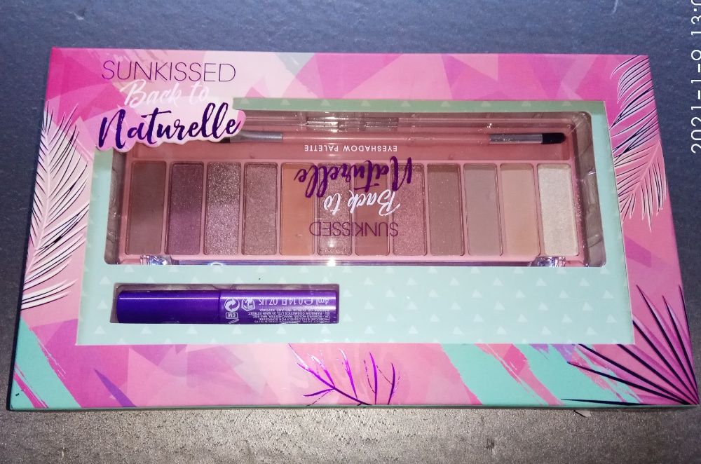 Caixa de maquilhagem e produtos de beleza