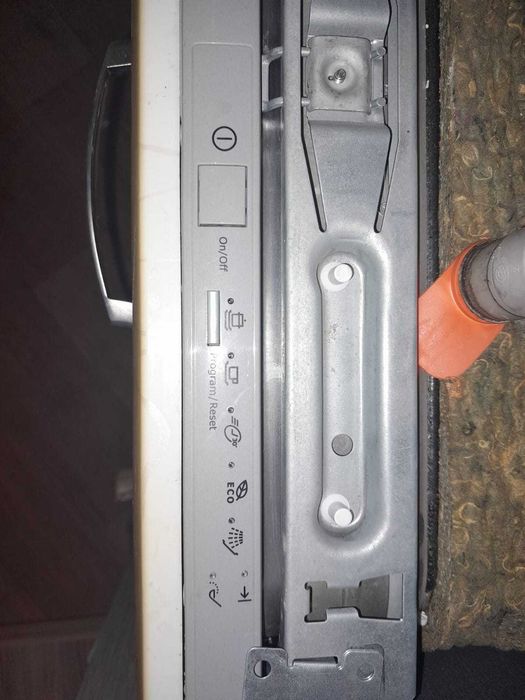 Продам посудомийну машину Electrolux