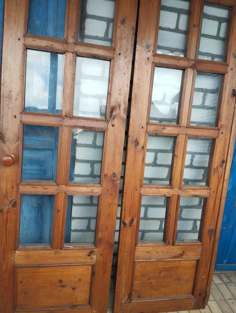 Продам  деревянные двери