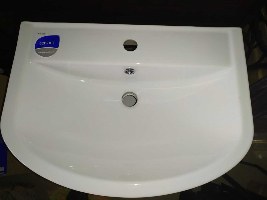 Умывальник, тумба под умывальник.