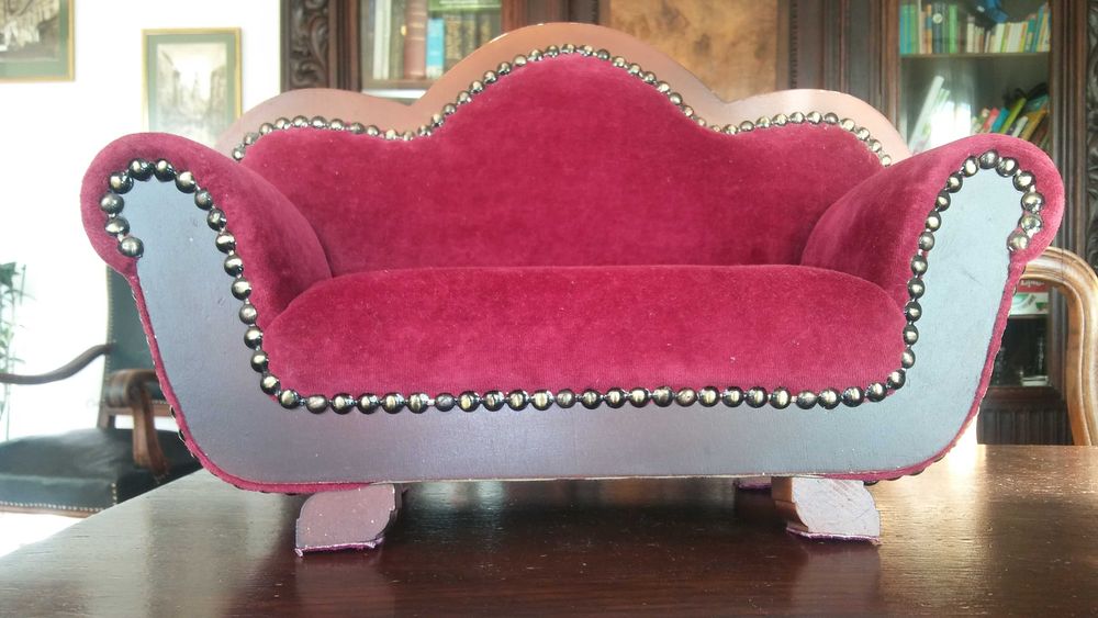 Sofa Biedermeier dla lalek.