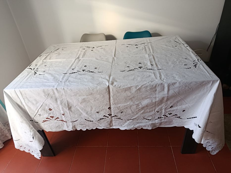 Toalha branca bordada