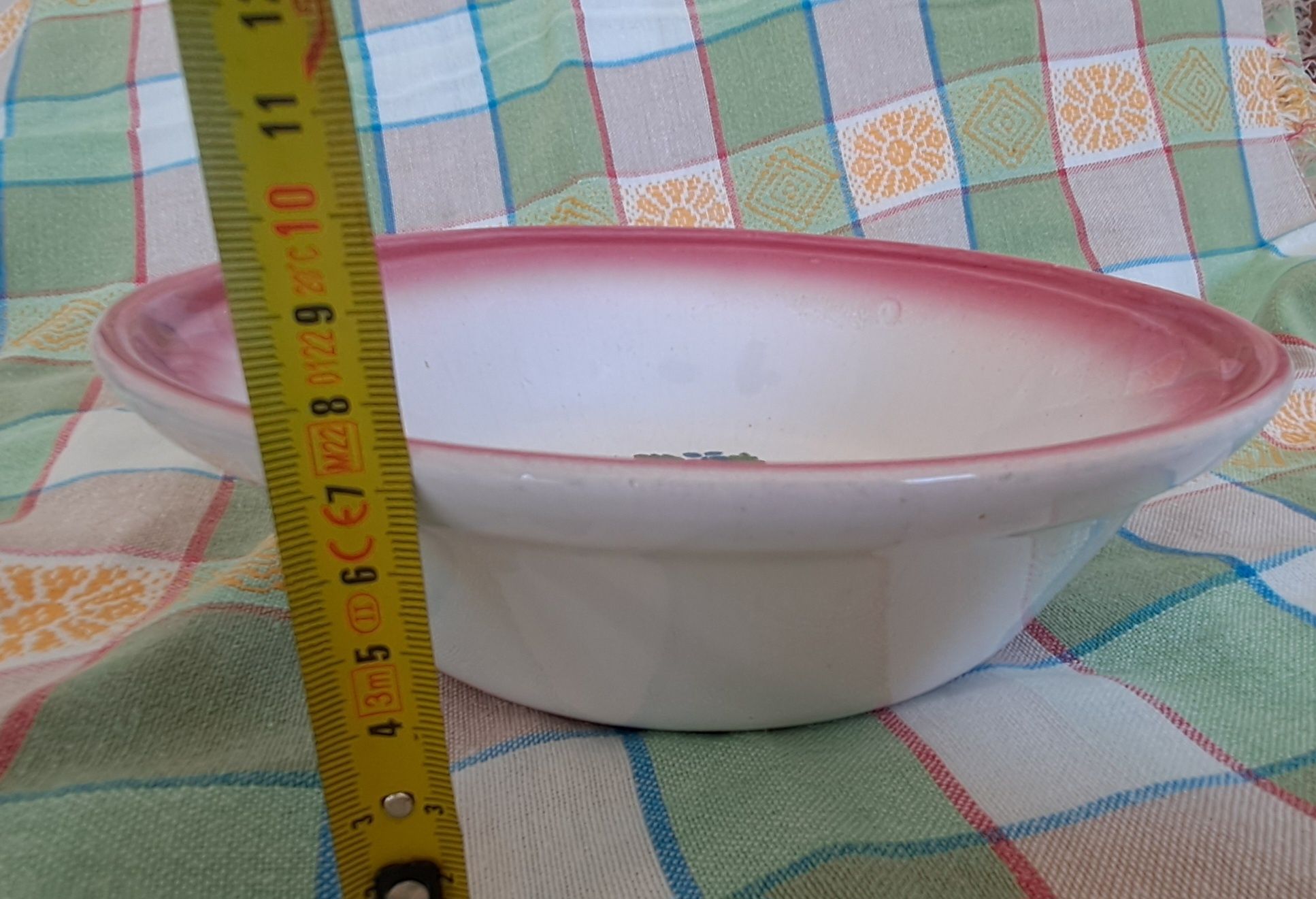 Saladeira antiga em faiança portuguesa  pintado a mão