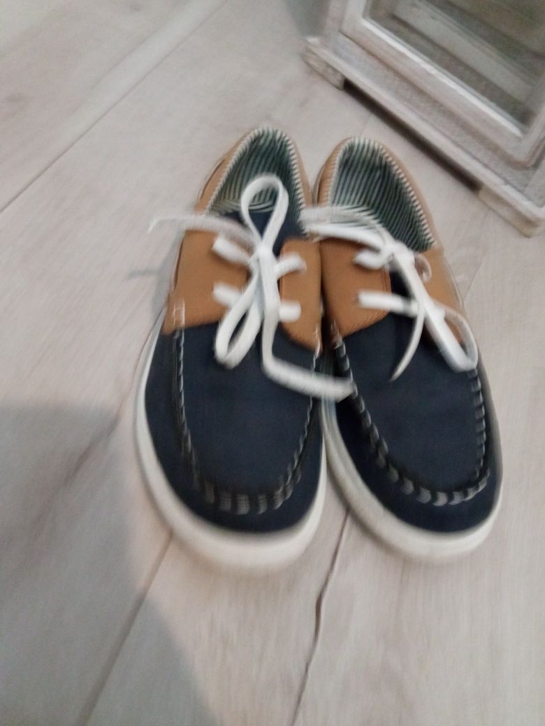 Buty halowe Reserved rozm 39 stan db