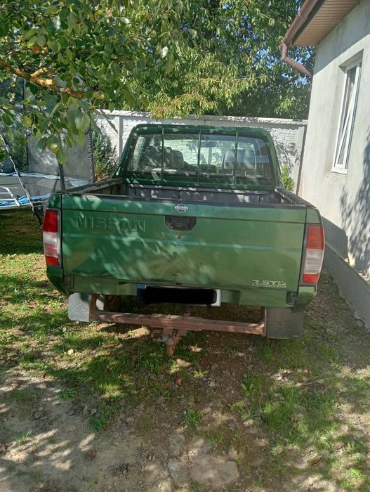 Nissan Navara; Mitsubishi L200