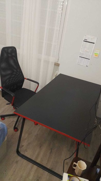 Conjunto cadeira e mesa escritório