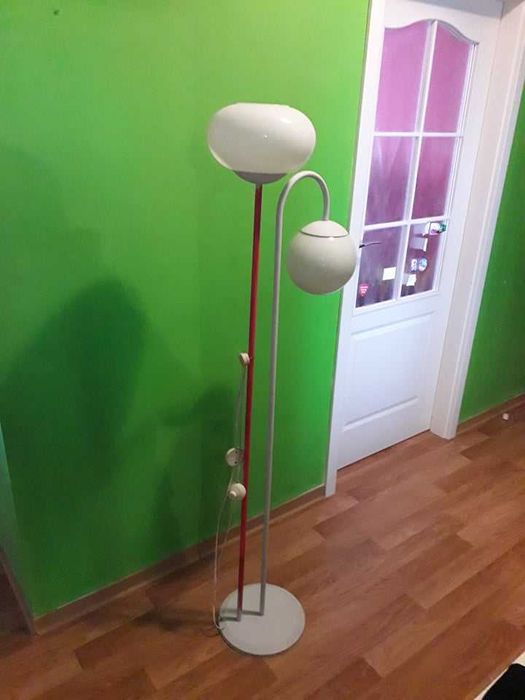 Lampa stojąca, stara do odnowienia, na 2 żarówki, klosze białe.