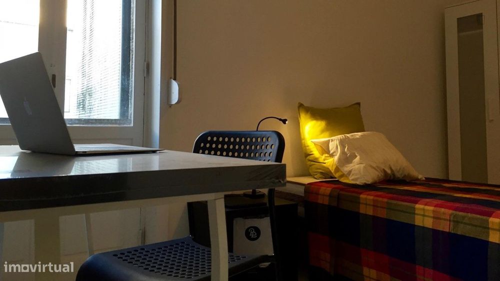 31268 - Quarto moderno único banheiro...
