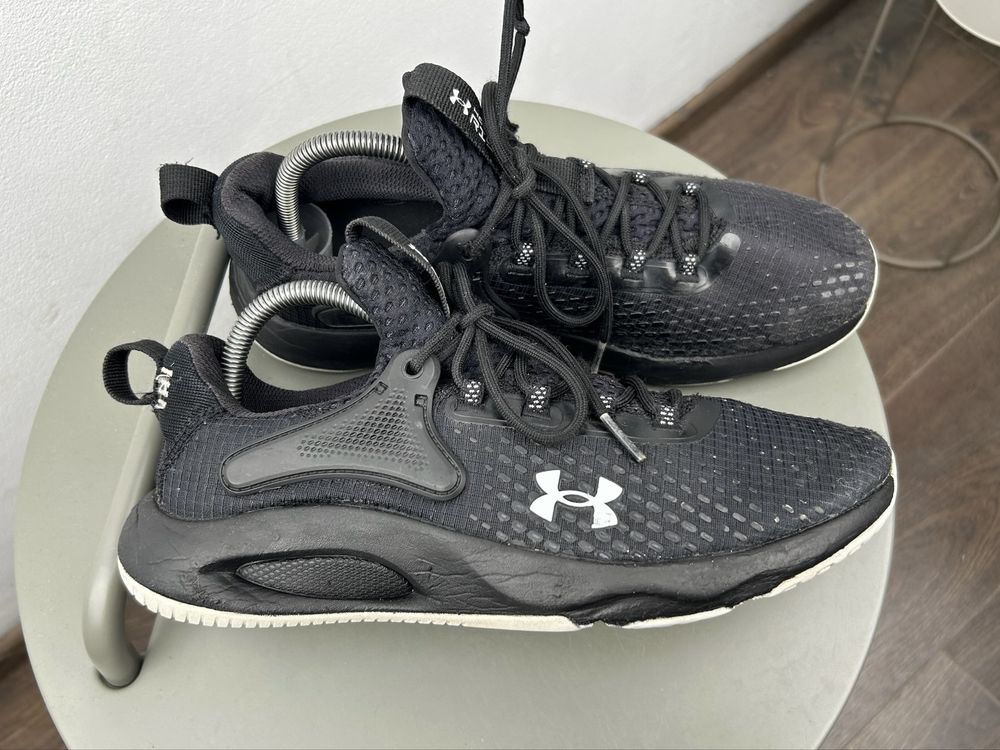 Оригінал! Кросівки Under Armour Hovr 41 розмір 02570