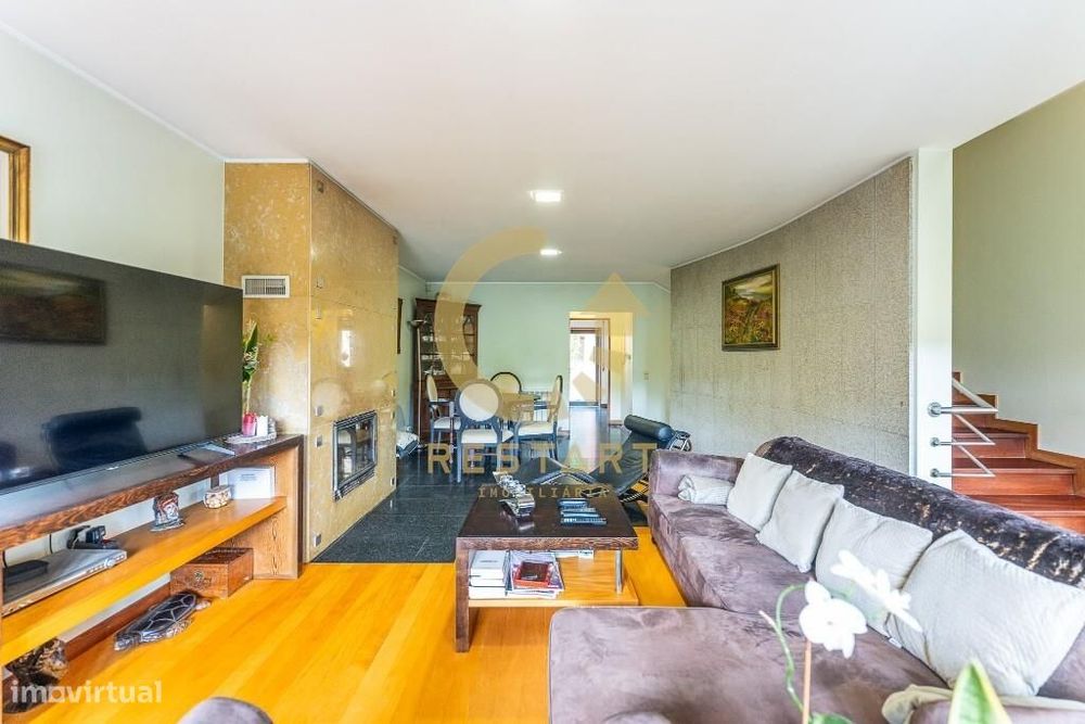 Moradia T3+1 - 3 Pisos Geminada em Canidelo-Afurada