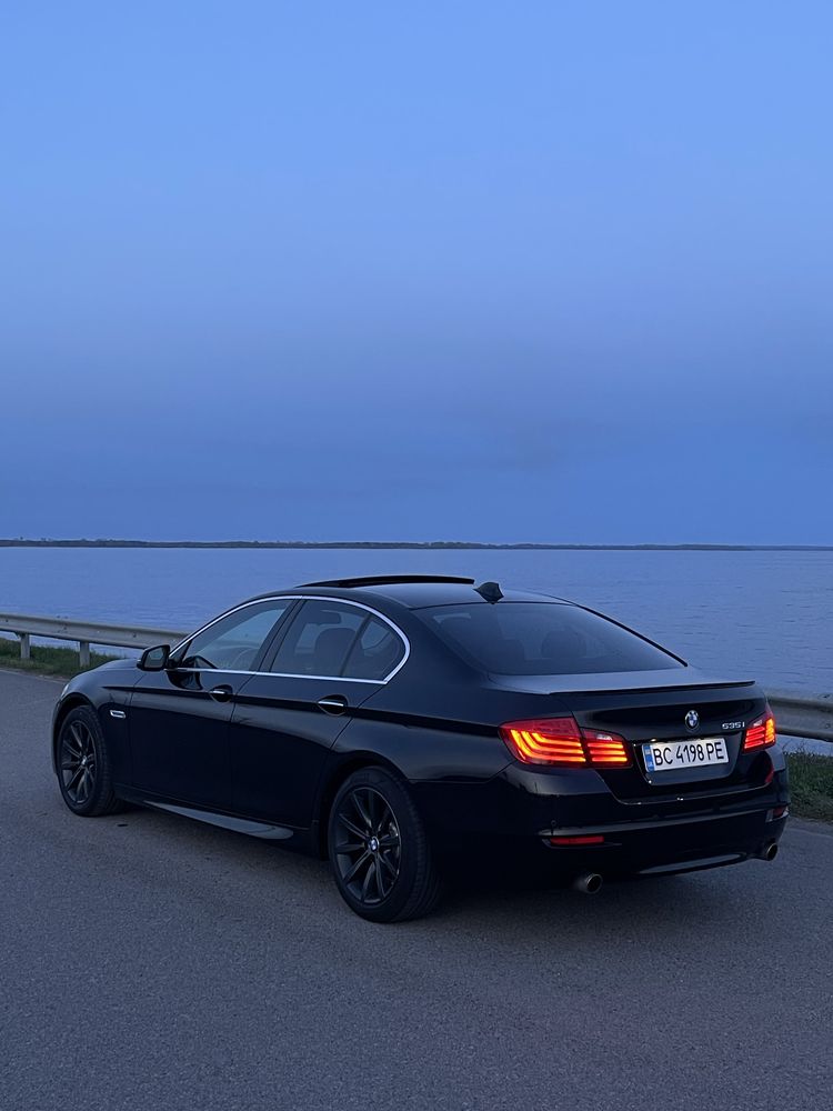 Продаж BMW 5  3.0 2014 року