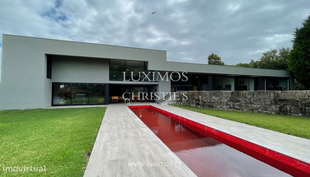 Moradia V3 com jardim e piscina à venda em Santo Tirso